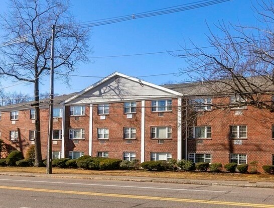 Primary Photo - 270 Main St