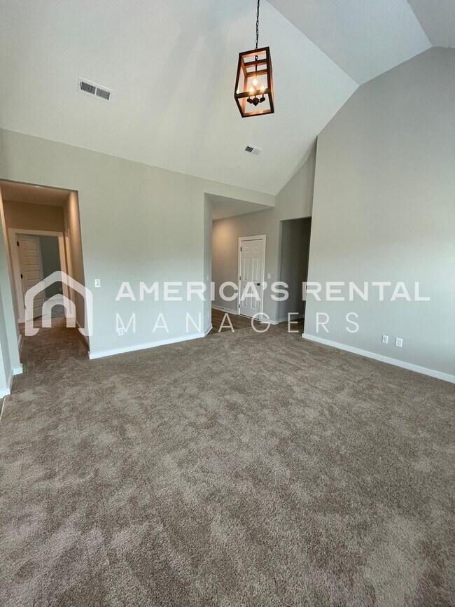 Building Photo - Available Now!! PRICE REDUCTION*** SIGN A ...