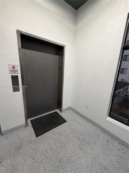 Building Photo - 859 E 24th St