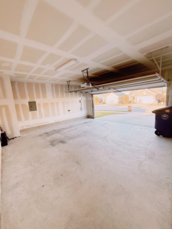 Building Photo - 7517 Saginaw Dr