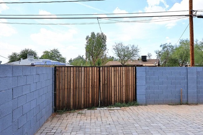 Building Photo - 8806 N 30th Ave