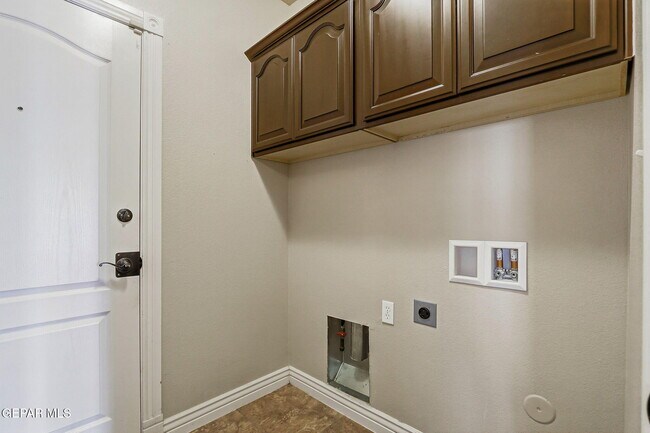 Building Photo - 11441 Victor Flores Pl