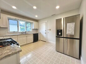 Building Photo - 58 Edgecliff Rd