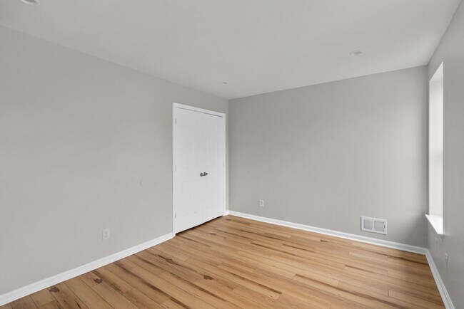 Building Photo - 2110 E Fayette St