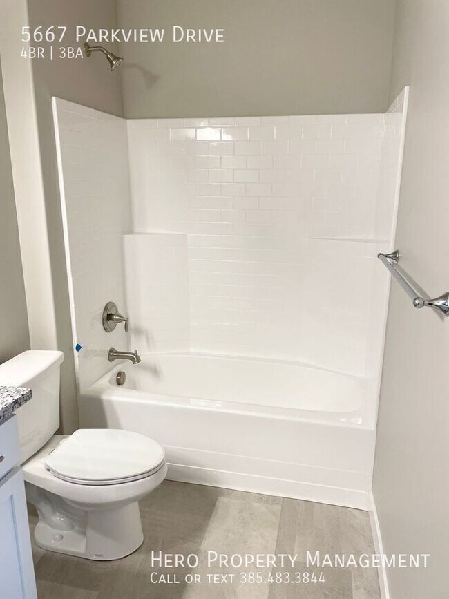 Building Photo - 5667 Parkview Dr