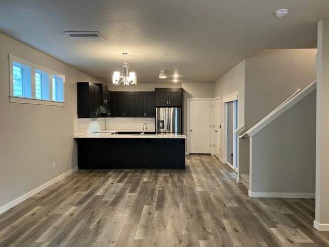 Building Photo - Large Three Bedroom Home in Sustainable South Salem Community