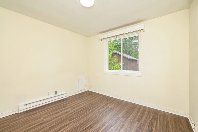 Building Photo - 132 Burgess Ave