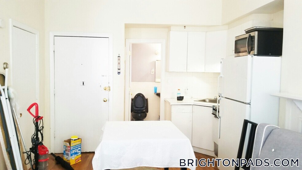 Building Photo - 511 Beacon St