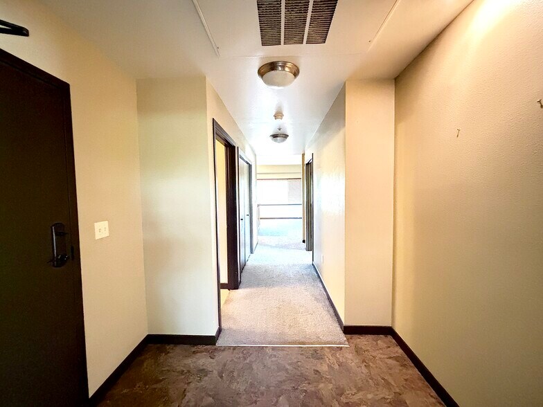 Building Photo - 1127 Broadway St NE