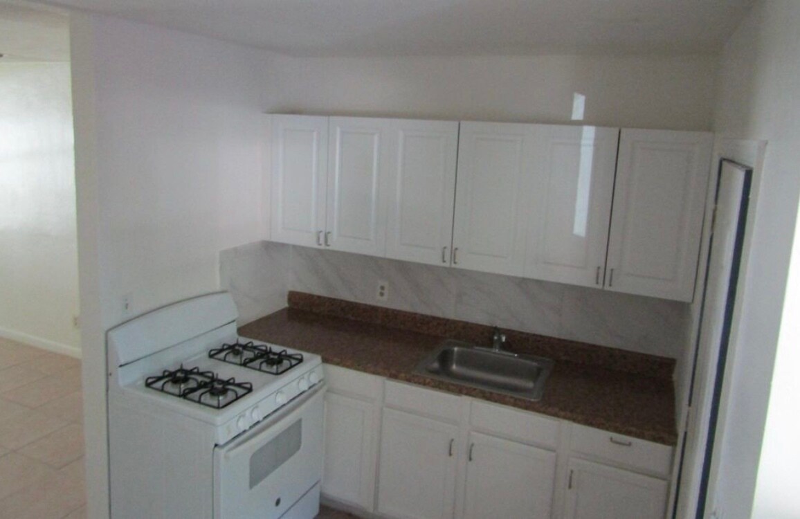 New kitchen and appli - 144 W Michigan Ave