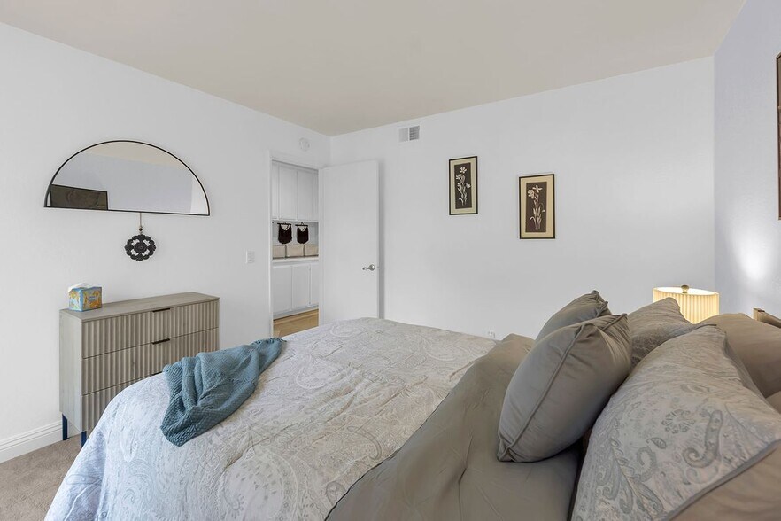 Building Photo - 25151 Via Playa