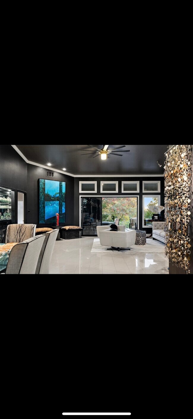 Building Photo - 303 Golf Crest Ln