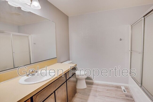 Building Photo - 3703 E Pine Hill Dr