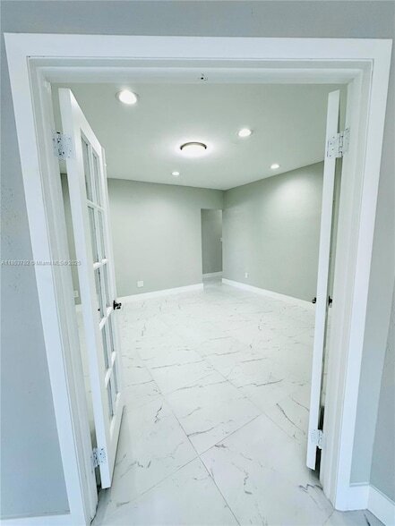 Building Photo - 201 SW 40th Ave