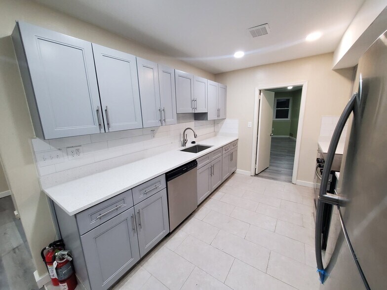 Building Photo - 7915 Bustleton Ave