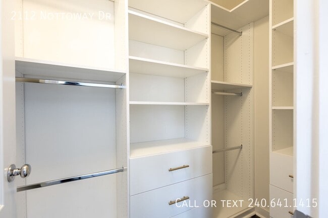 Building Photo - 2112 Nottoway Dr