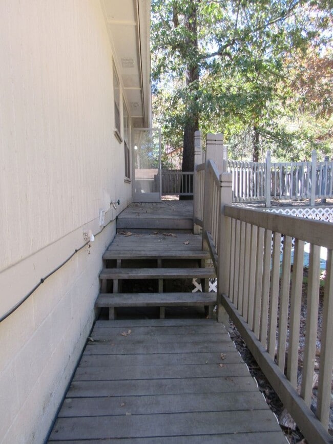 Building Photo - Contact Peggy Goodman 501 676 1758