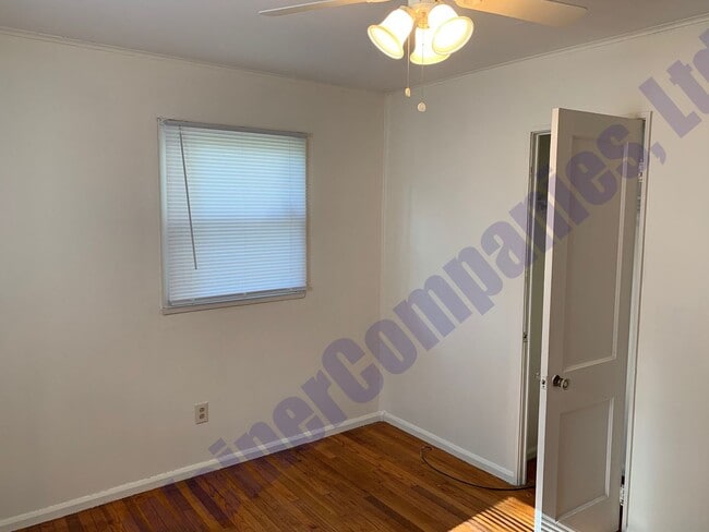 Building Photo - House near Hessel Park for sublease!