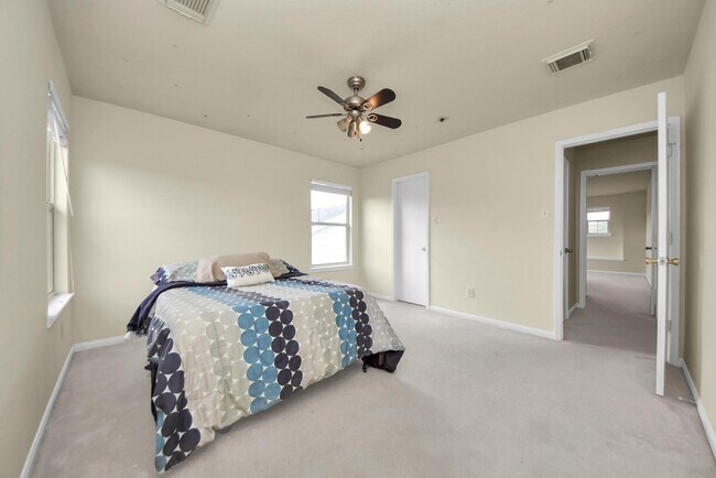 Building Photo - 17006 Kemble Creek Dr