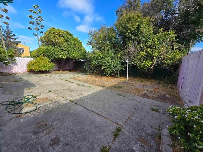 Building Photo - 2849 Rheem Ave
