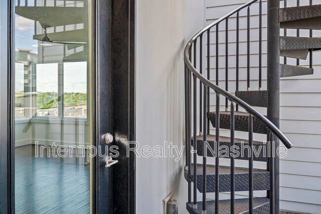 Building Photo - 958 9th Ave S