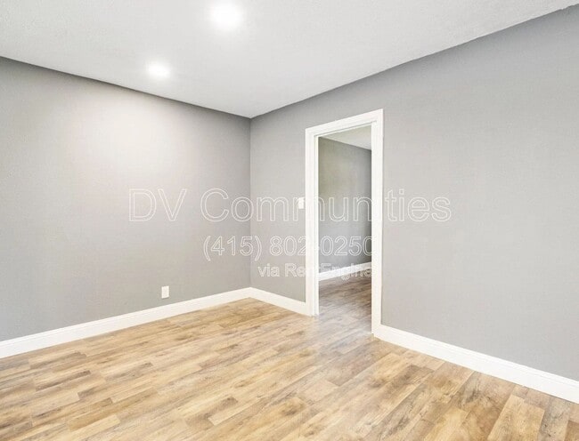 Building Photo - 1521 W Blum St