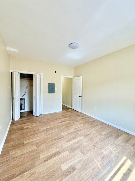 Building Photo - 2213 N 33rd St