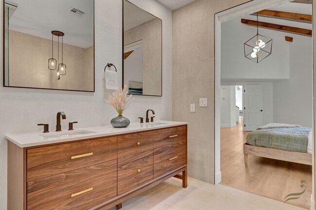 Building Photo - 3 Bedroom, 2.5 Bath Golf Course Home in Guard-Gated Canyon Gate
