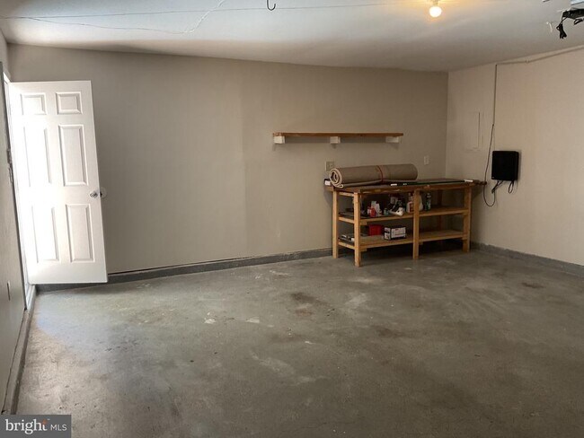 Building Photo - 8904 Grass Valley Ct