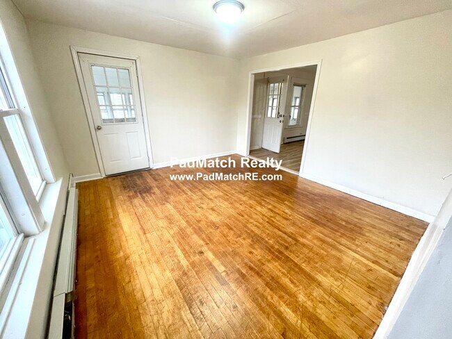 Building Photo - 65 Crystal St