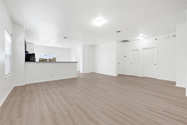 Building Photo - 18218 Tuscana Shores Dr