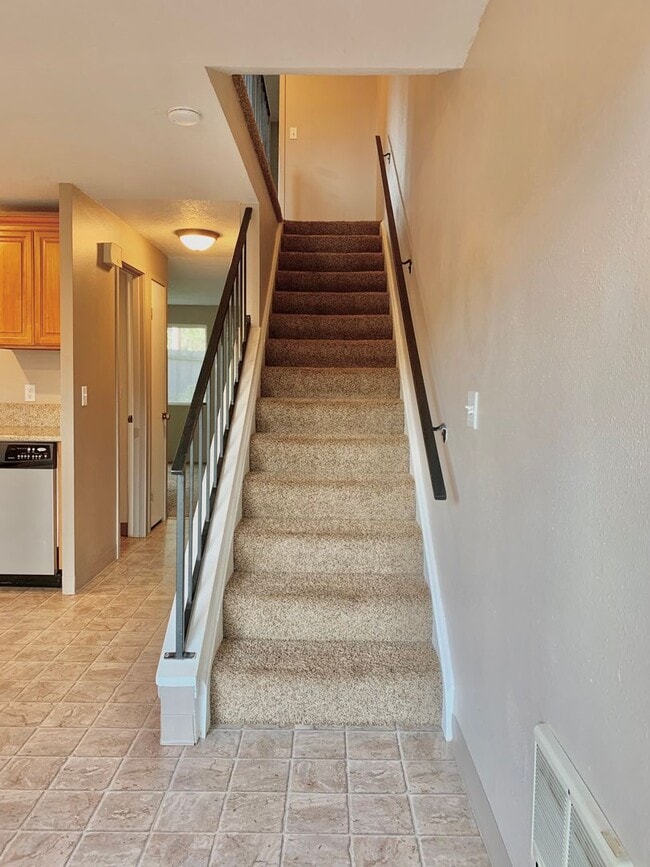 Building Photo - 4870-4874 Sunnyside Rd SE #11894