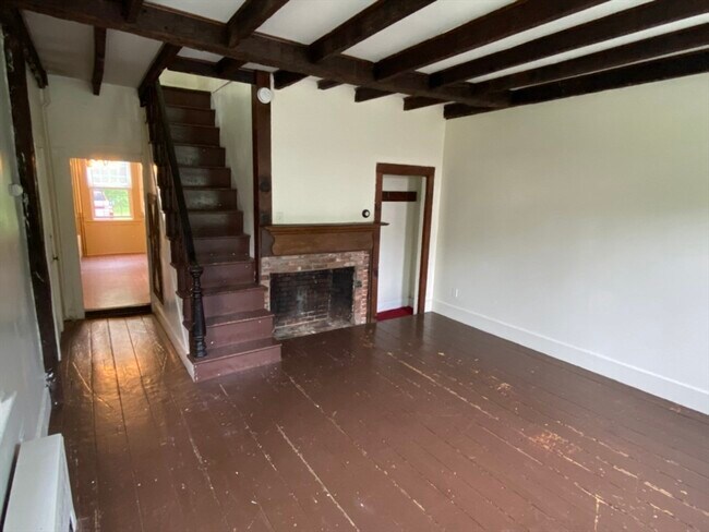 Building Photo - 797 Main St