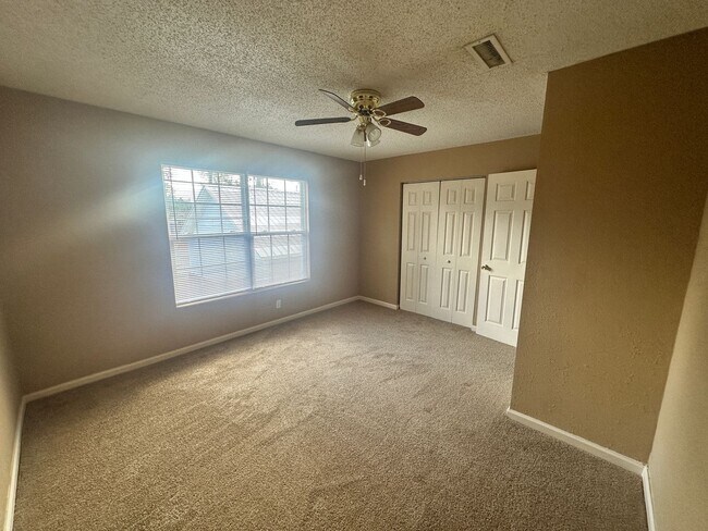 Building Photo - 2BD/1.5B Apartment in Adel