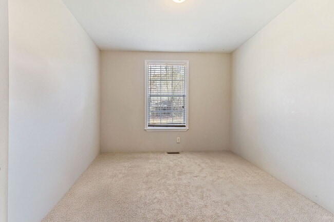 Building Photo - 214 Shipman's Pike