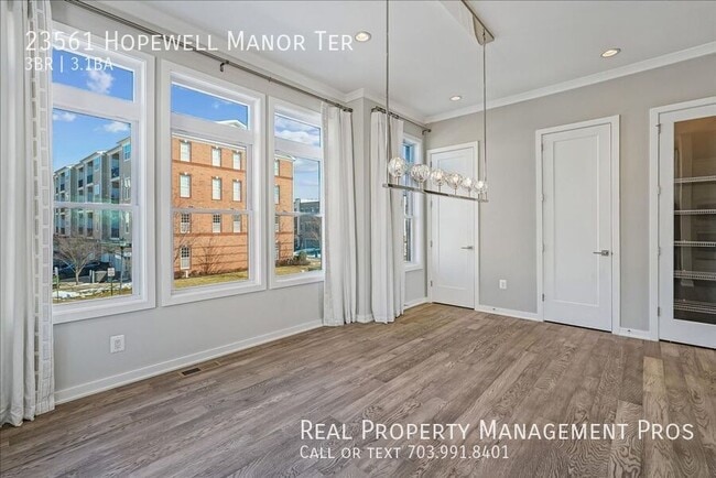 Building Photo - 23561 Hopewell Manor Terrace