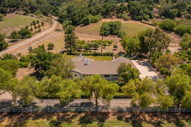 Building Photo - Ojai Horse Ranch