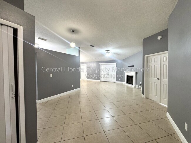 Building Photo - 8120 Lesia Cir