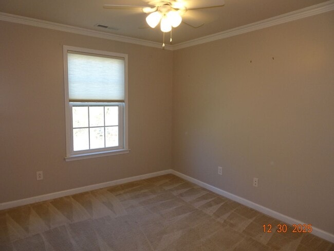 Building Photo - 4 Bedrooms, 3.5 Baths Townhouse