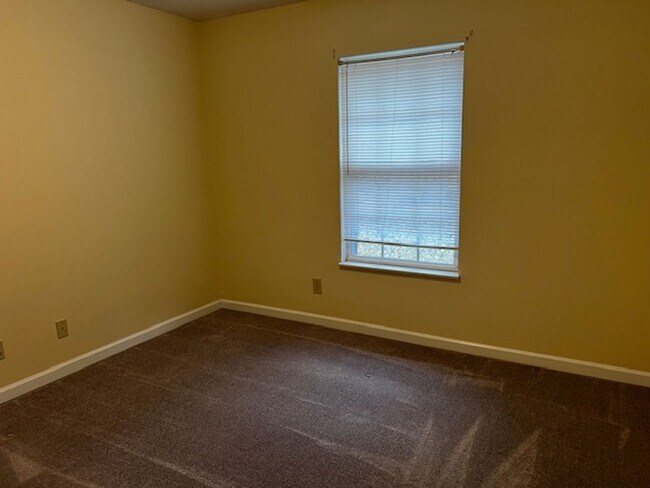 Building Photo - 115 Rouen Ct