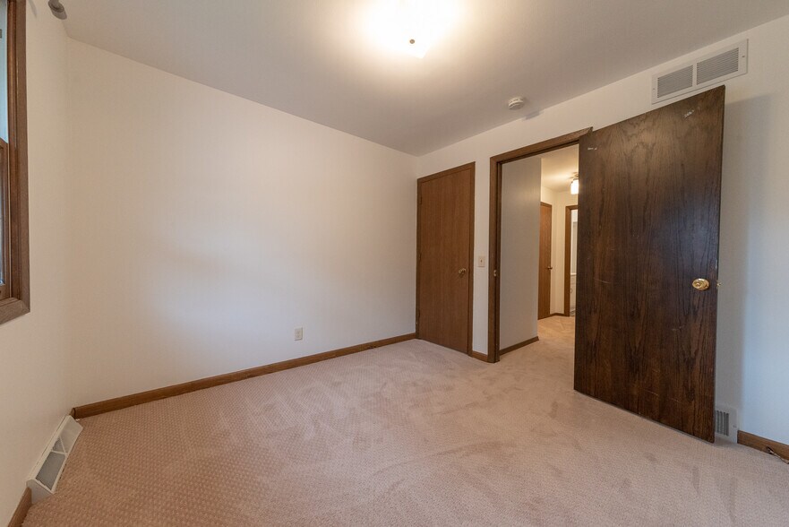 Bedroom 2 - 5312 Trafalger Pl