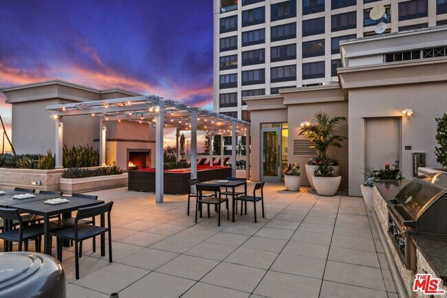 Building Photo - 10700 Wilshire Blvd