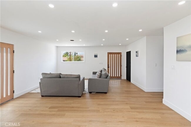 Building Photo - 7830 Casa Blanca St