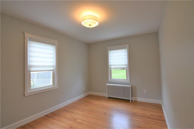 Building Photo - 5 Holten Ave