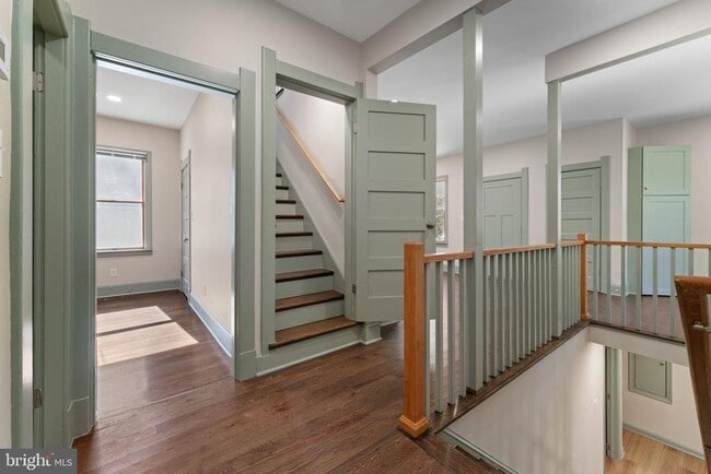 Building Photo - 6107 44th Ave