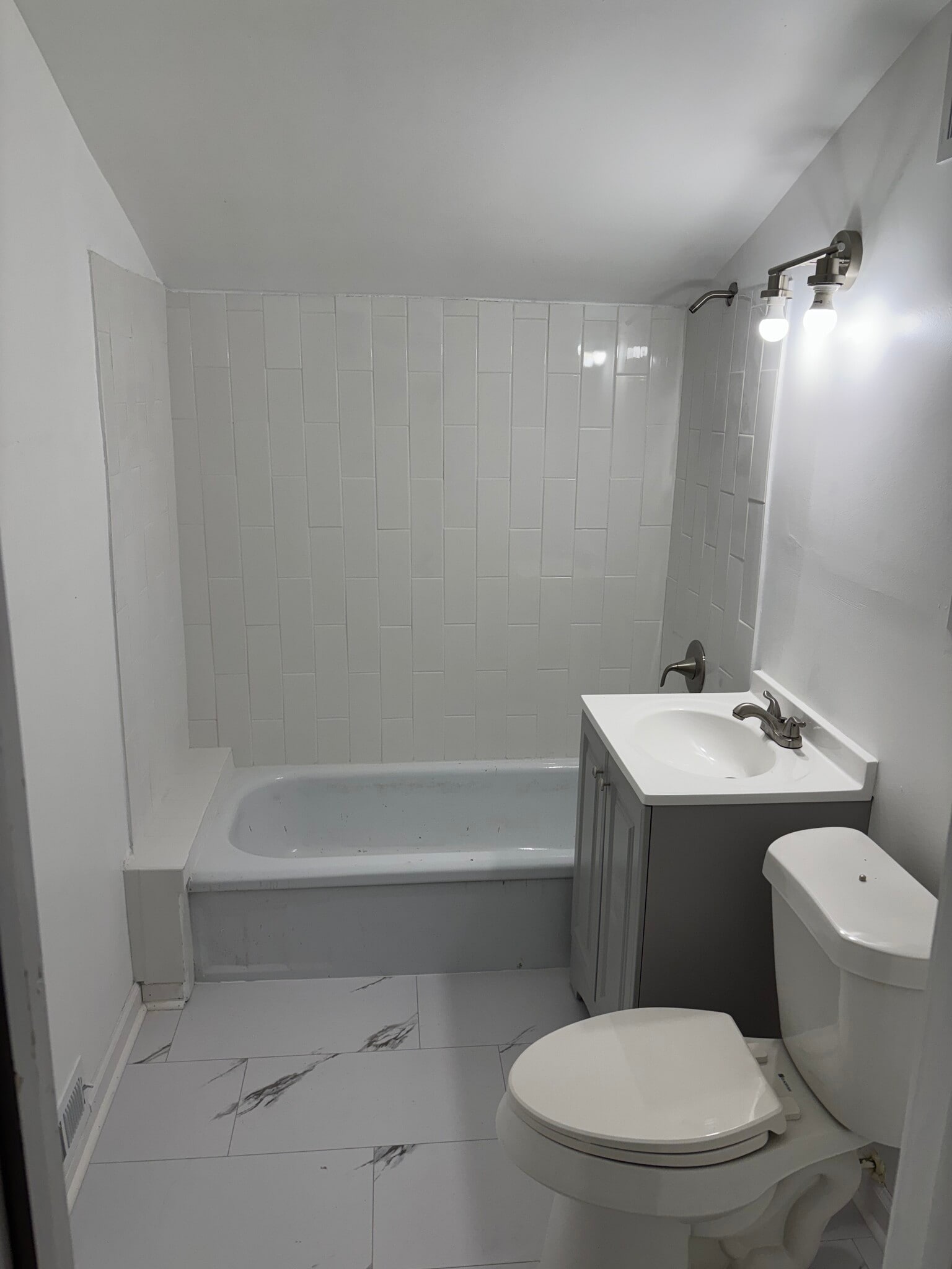 Building Photo - 70 Ivanhoe Rd