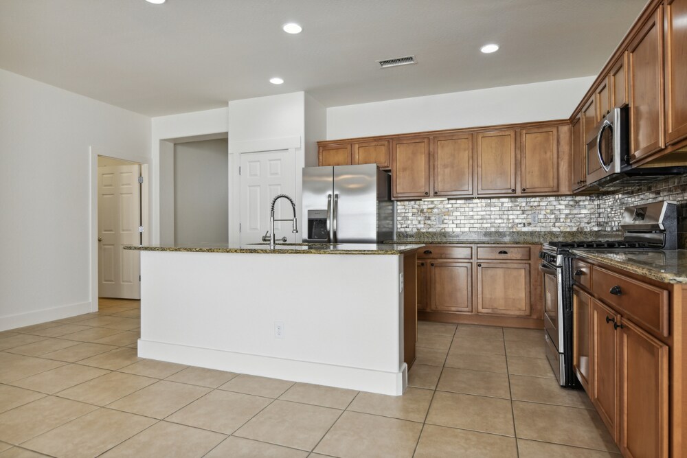 Building Photo - 20996 W White Rock Rd