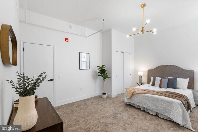 Building Photo - 240 Hermitage St