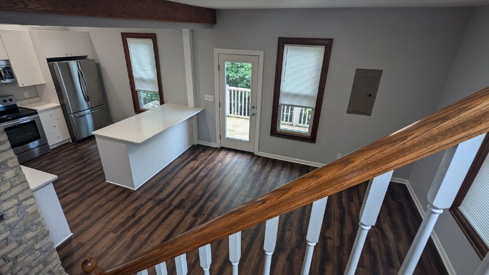 Building Photo - 1908 E Webster Pl