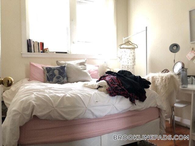 Building Photo - 318 St Paul St